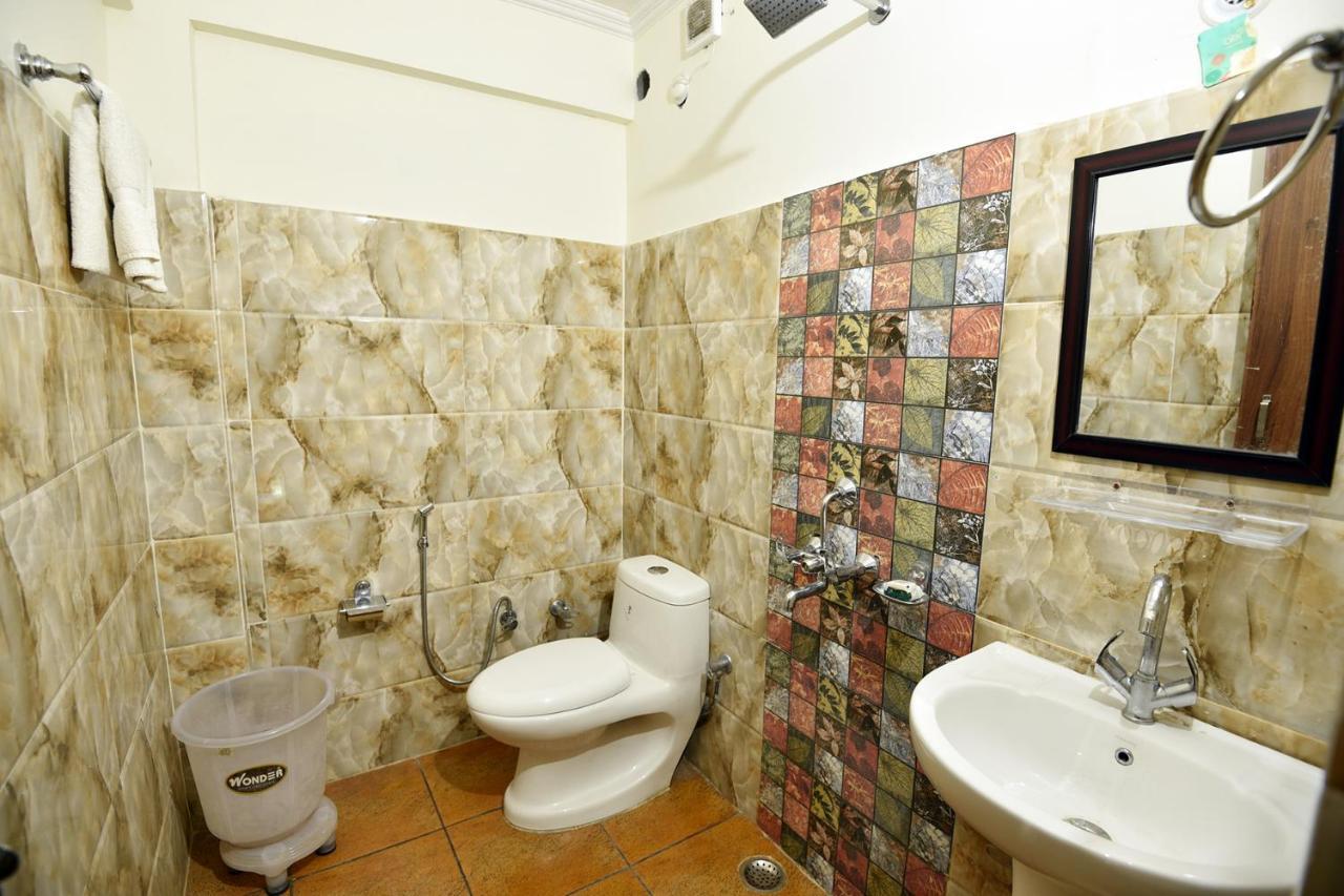Green Roof Hotel Nainital Bagian luar foto